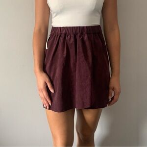🌟 Aritzia Wilfred Free Burgundy Faux Suede Skirt - Stylish and New!  🍂